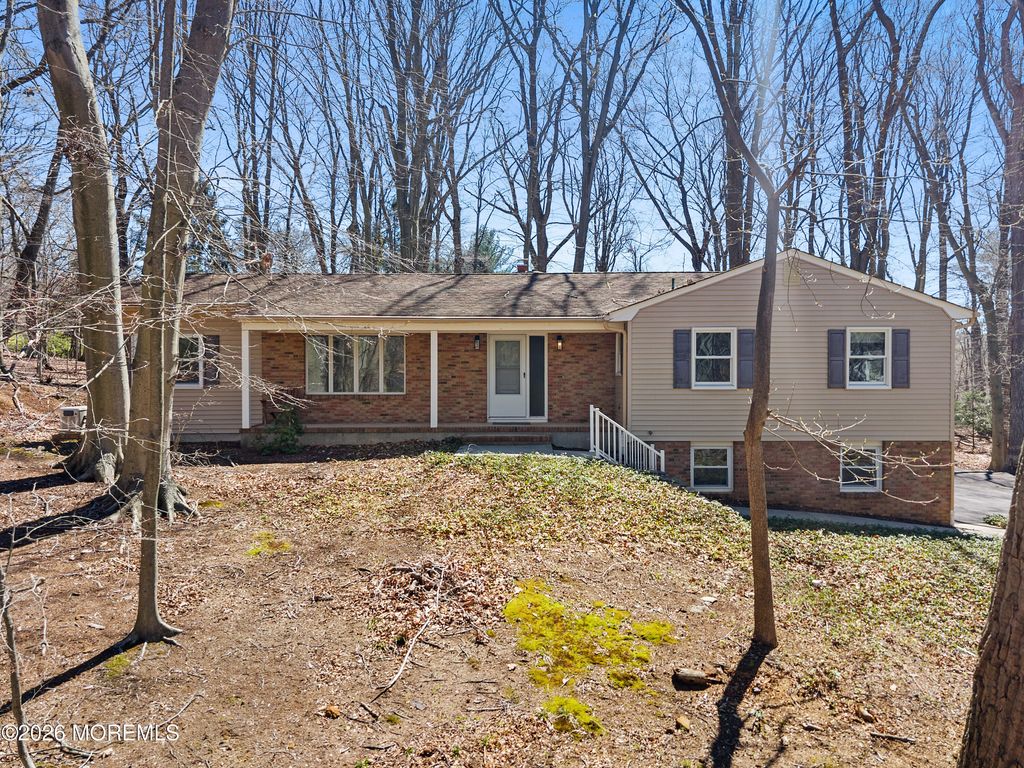 12 Stilwell Drive, Holmdel, NJ 07733