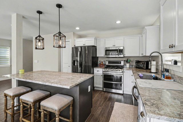 555 S Winding Drive, Waterford, MI 48328