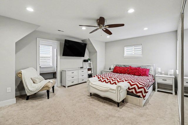 555 S Winding Drive, Waterford, MI 48328