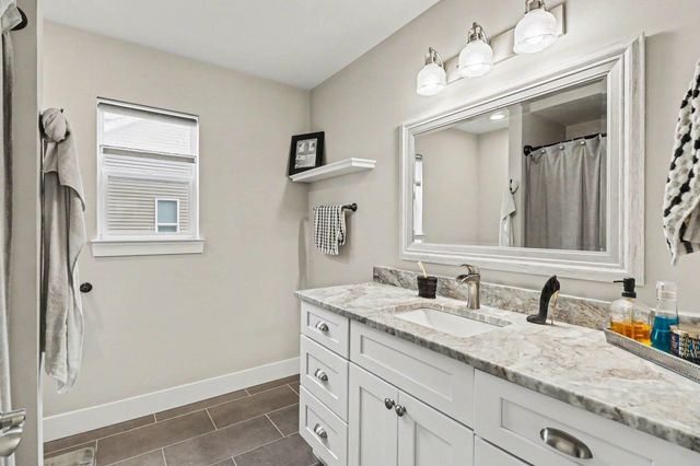 555 S Winding Drive, Waterford, MI 48328
