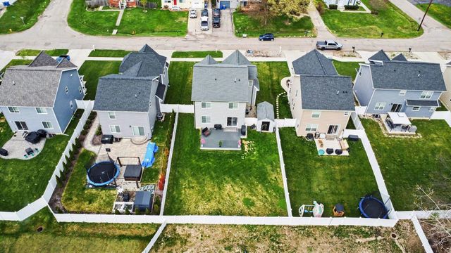 555 S Winding Drive, Waterford, MI 48328