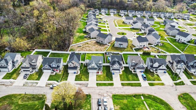 555 S Winding Drive, Waterford, MI 48328