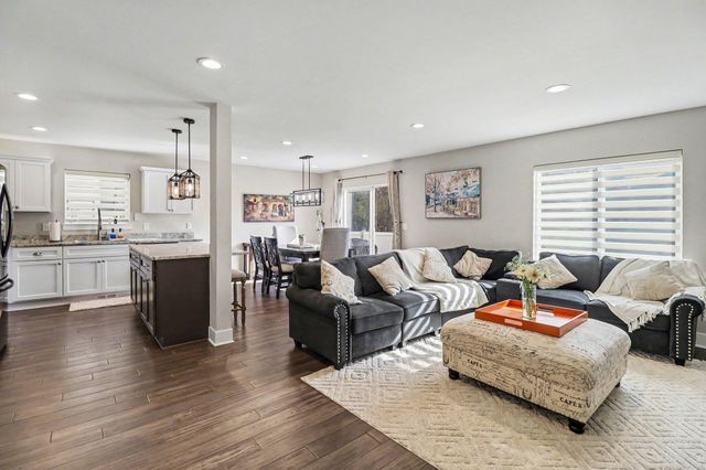 555 S Winding Drive, Waterford, MI 48328