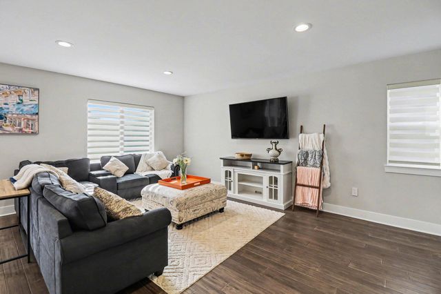 555 S Winding Drive, Waterford, MI 48328