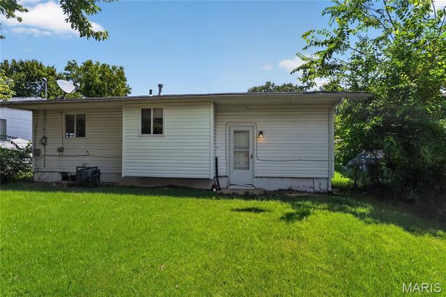 10341 Lilac Avenue, St Louis, MO 63137