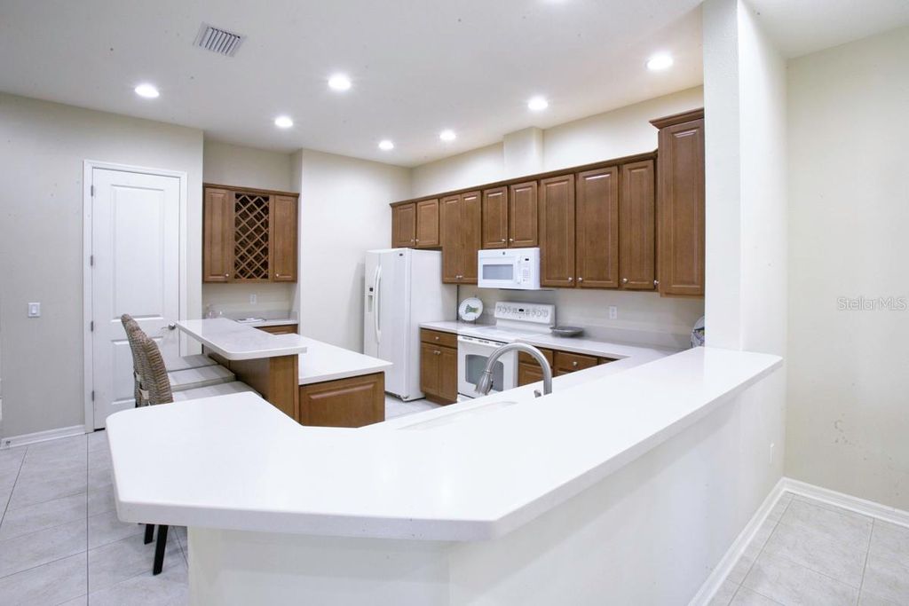 Image 13 of property listing at 7321 EMMA ROAD, Bradenton, FL 34209