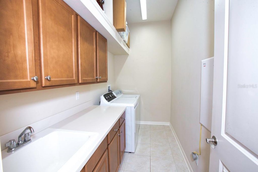 Image 32 of property listing at 7321 EMMA ROAD, Bradenton, FL 34209