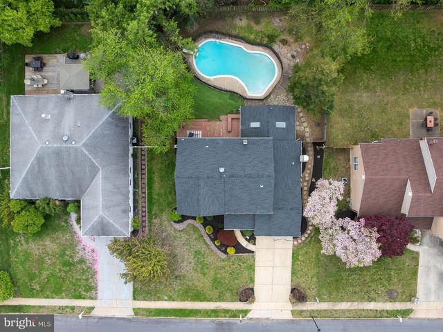 8 W HIGH RIDGE RD, Cherry Hill, NJ 08003