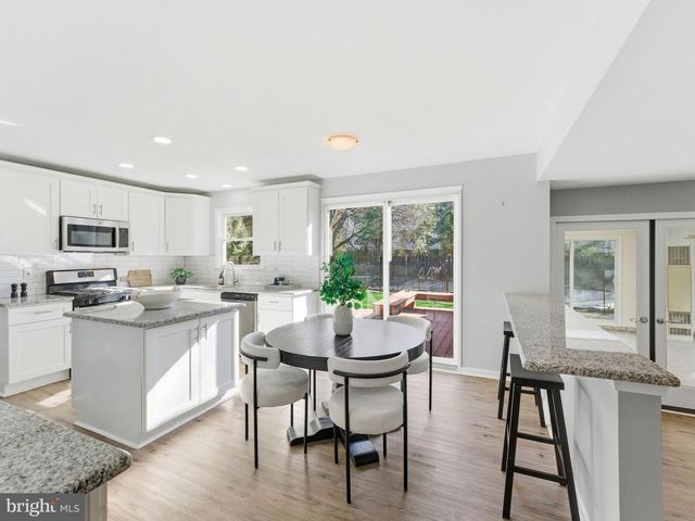 8 W HIGH RIDGE RD, Cherry Hill, NJ 08003