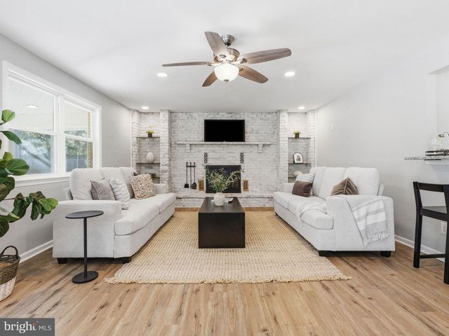 8 W HIGH RIDGE RD, Cherry Hill, NJ 08003