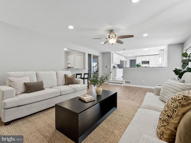 8 W HIGH RIDGE RD, Cherry Hill, NJ 08003