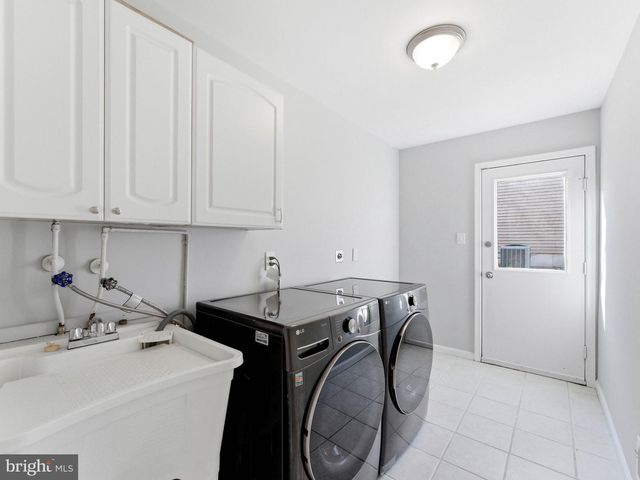 8 W HIGH RIDGE RD, Cherry Hill, NJ 08003