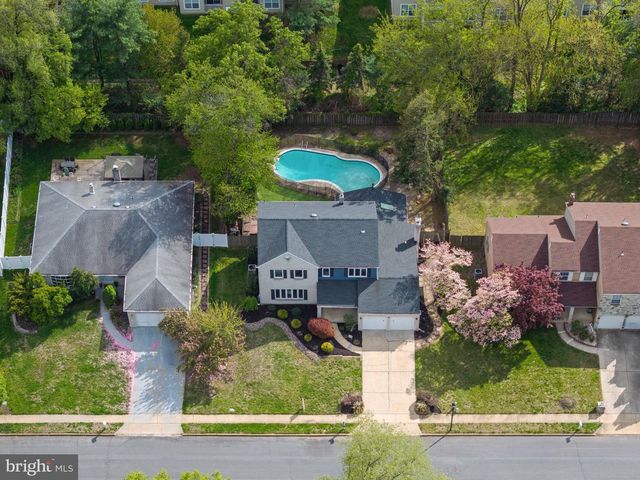 8 W HIGH RIDGE RD, Cherry Hill, NJ 08003