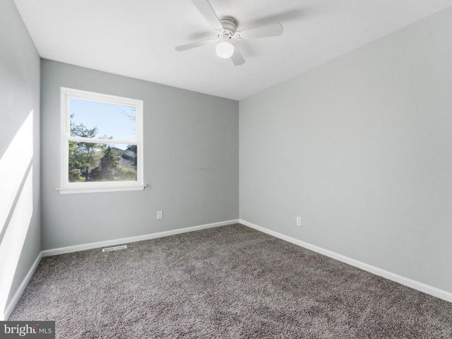 8 W HIGH RIDGE RD, Cherry Hill, NJ 08003