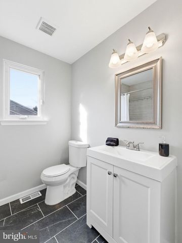 8 W HIGH RIDGE RD, Cherry Hill, NJ 08003