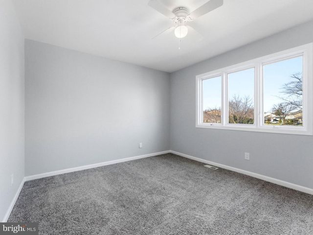 8 W HIGH RIDGE RD, Cherry Hill, NJ 08003