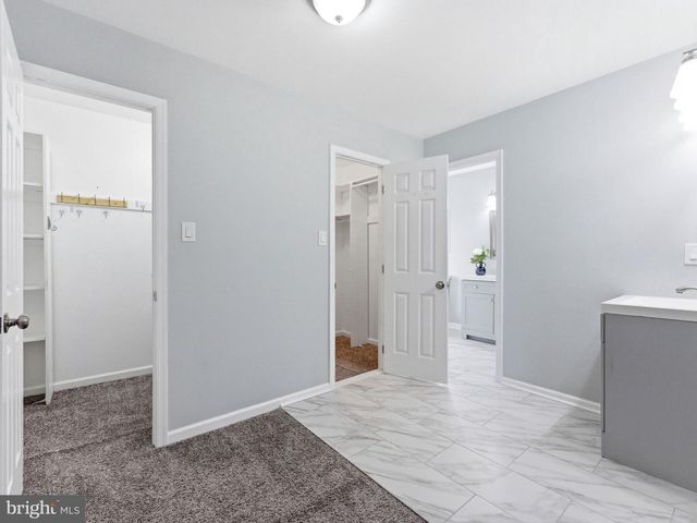 8 W HIGH RIDGE RD, Cherry Hill, NJ 08003