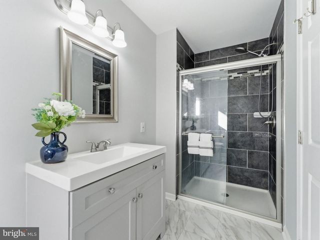 8 W HIGH RIDGE RD, Cherry Hill, NJ 08003