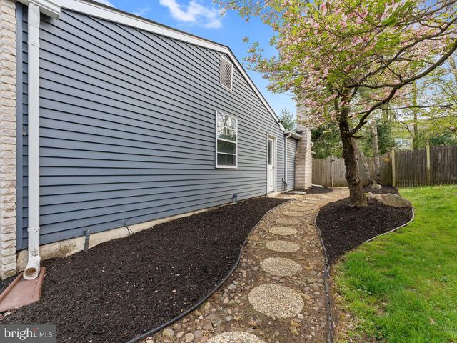 8 W HIGH RIDGE RD, Cherry Hill, NJ 08003
