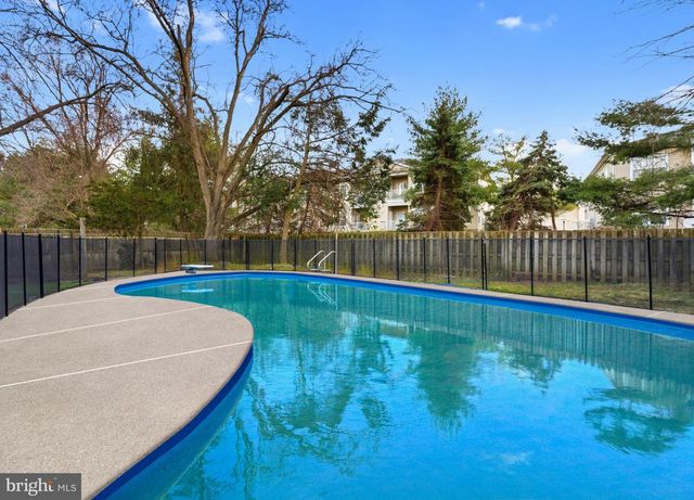 8 W HIGH RIDGE RD, Cherry Hill, NJ 08003