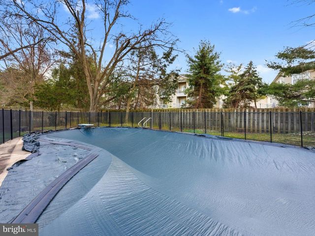 8 W HIGH RIDGE RD, Cherry Hill, NJ 08003