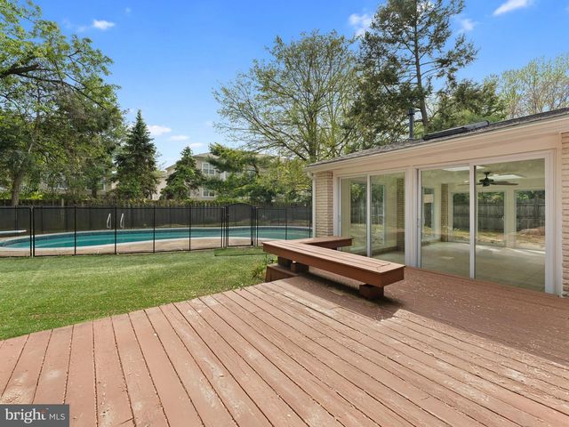 8 W HIGH RIDGE RD, Cherry Hill, NJ 08003