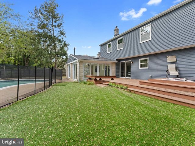 8 W HIGH RIDGE RD, Cherry Hill, NJ 08003