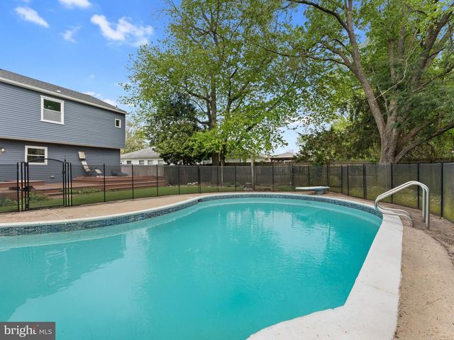 8 W HIGH RIDGE RD, Cherry Hill, NJ 08003