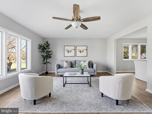 8 W HIGH RIDGE RD, Cherry Hill, NJ 08003