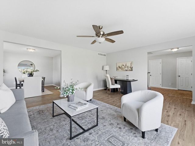 8 W HIGH RIDGE RD, Cherry Hill, NJ 08003