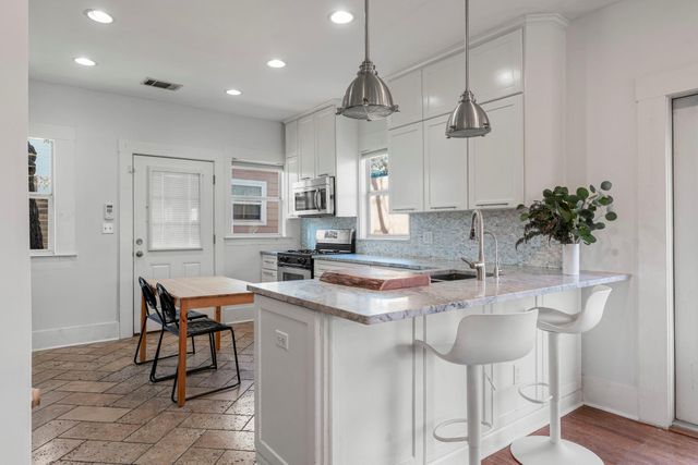 900 W Lynn ST, Austin, TX 78703