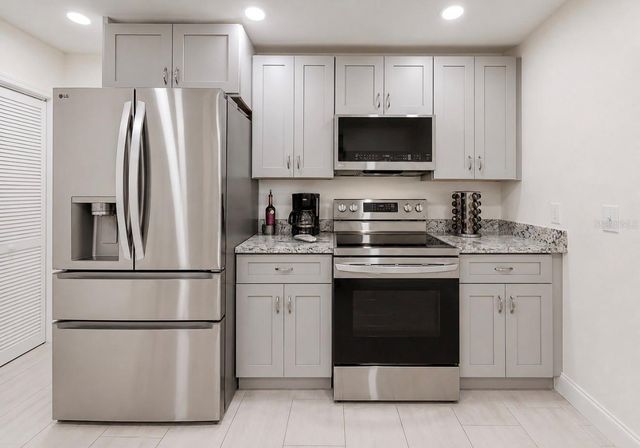 803 LEISEY CIRCLE, Ruskin, FL 33570