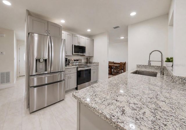 803 LEISEY CIRCLE, Ruskin, FL 33570