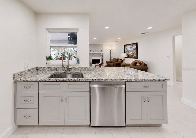 803 LEISEY CIRCLE, Ruskin, FL 33570