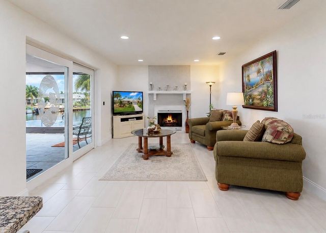 803 LEISEY CIRCLE, Ruskin, FL 33570