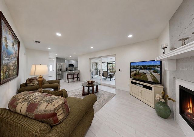 803 LEISEY CIRCLE, Ruskin, FL 33570