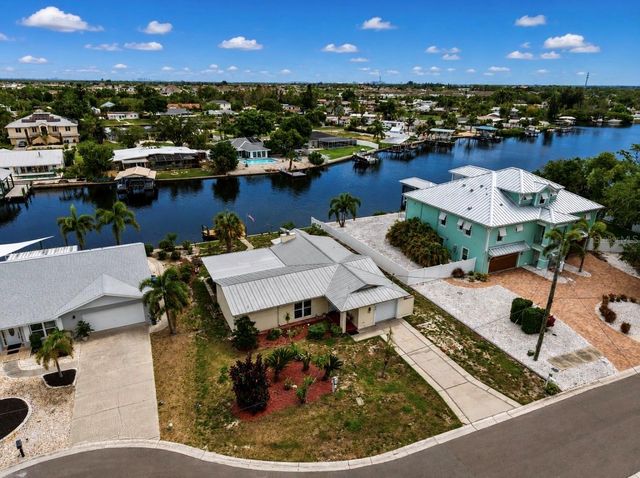 803 LEISEY CIRCLE, Ruskin, FL 33570