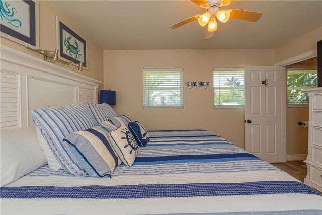 1853 Bay Shore Dr, Rockport, TX 78382