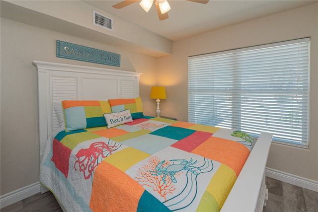 1853 Bay Shore Dr, Rockport, TX 78382