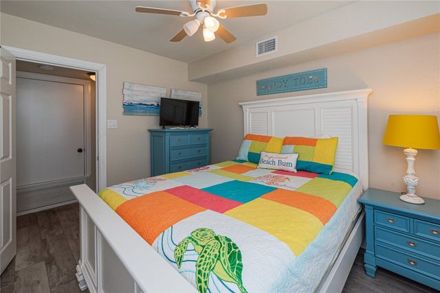 1853 Bay Shore Dr, Rockport, TX 78382