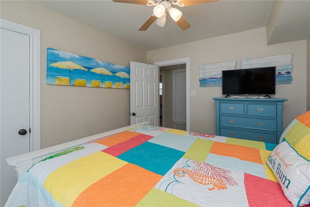 1853 Bay Shore Dr, Rockport, TX 78382