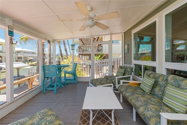 1853 Bay Shore Dr, Rockport, TX 78382