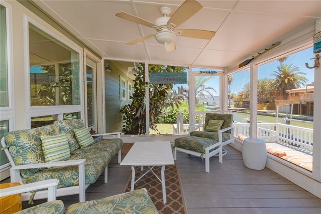 1853 Bay Shore Dr, Rockport, TX 78382