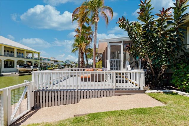 1853 Bay Shore Dr, Rockport, TX 78382