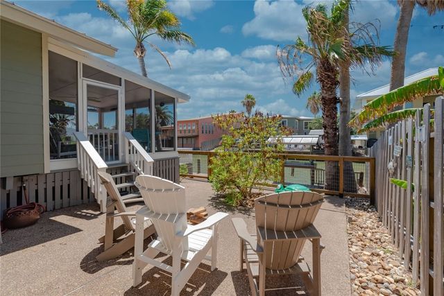 1853 Bay Shore Dr, Rockport, TX 78382