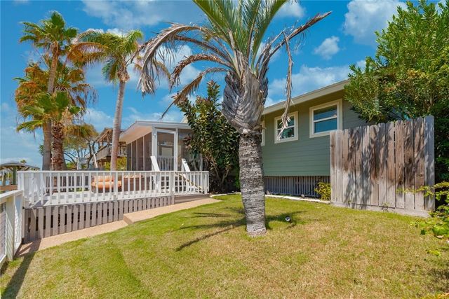1853 Bay Shore Dr, Rockport, TX 78382
