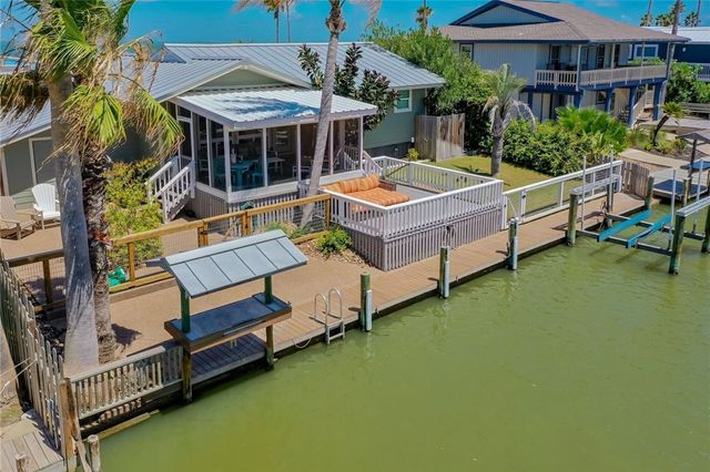 1853 Bay Shore Dr, Rockport, TX 78382