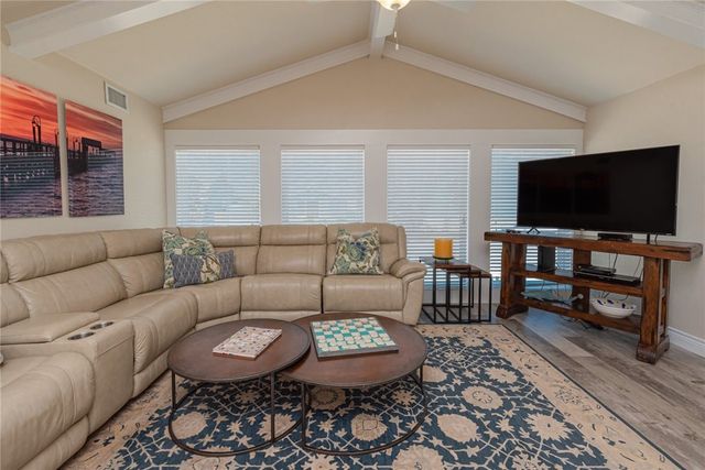 1853 Bay Shore Dr, Rockport, TX 78382