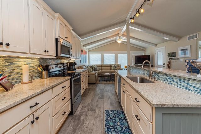 1853 Bay Shore Dr, Rockport, TX 78382