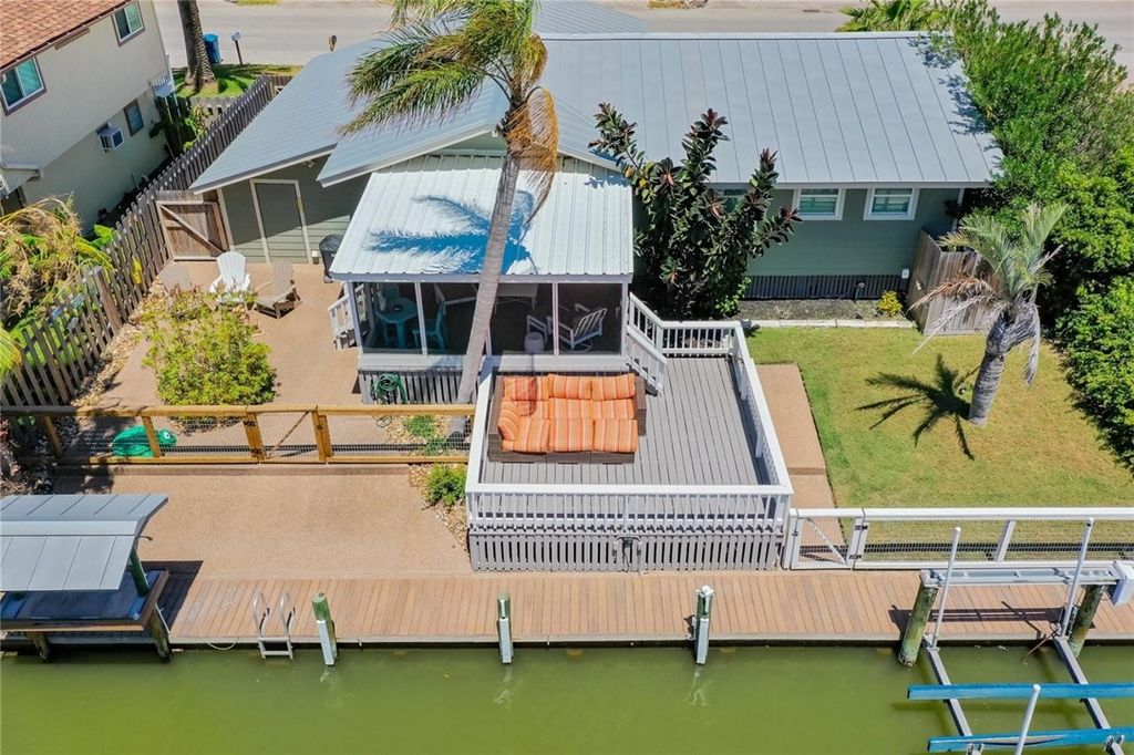 1853 Bay Shore Dr, Rockport, TX 78382 — photo 2